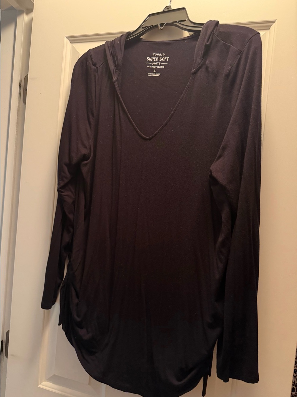 Torrid Super Soft Women's V-Neck Hooded Long Sleeve Top - Black, Size 1
